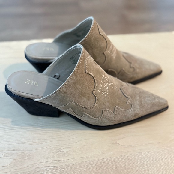 SOLD - Chic Cowboy Tan Mules - Picture 5 of 9